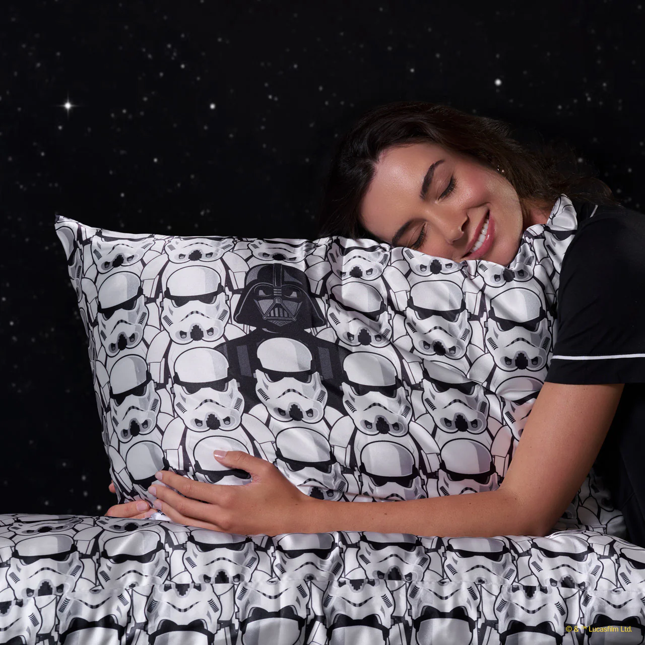 Star Wars™ & Kitsch Satin Pillowcase in Darth Vader & Stormtroopers - King - Image 3